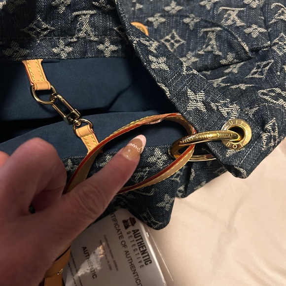 Louis Vuitton Blue Denim Daily GM - Picture 17 of 17